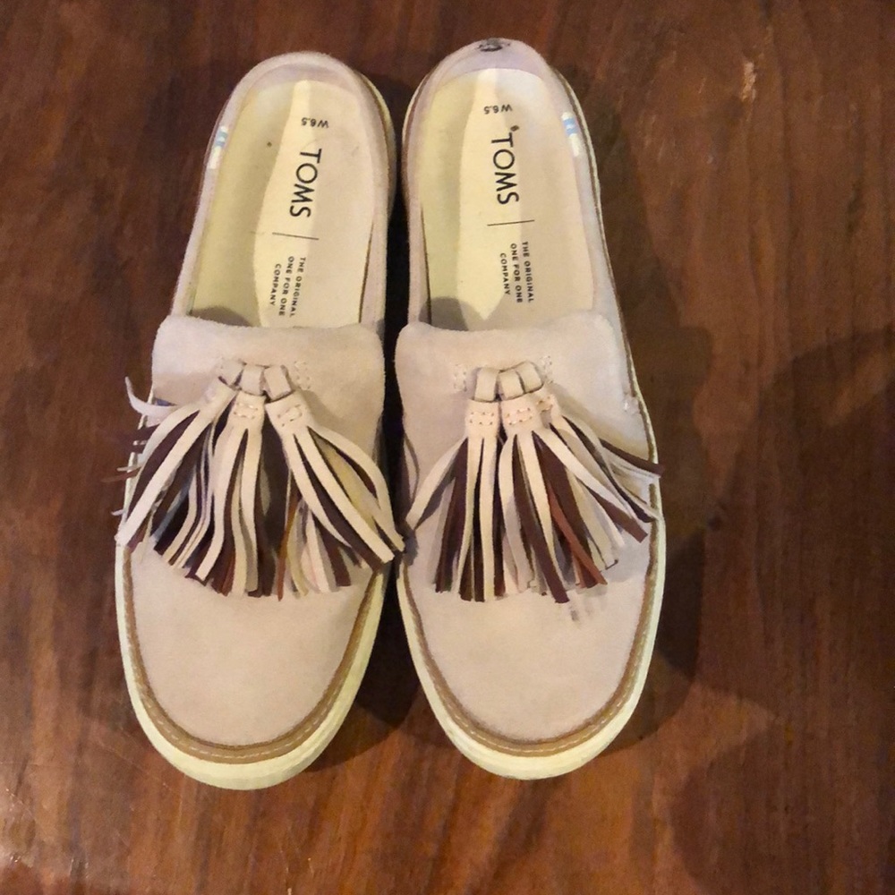 TOMS light pink suede loafer slides. W6.5.